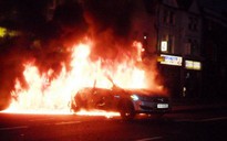 Các vụ đốt phá lan rộng ở Anh